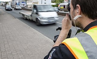 Die Polizei fischte an der Herforder Straße Raser aus dem Verkehr und ein nicht zulassungsfähiges Fahrrad. - Jörg Dieckmann - www.dieckmann-fotodesign.de