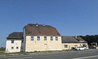 In dieses Haus, das auch mal "Tempel der Lust" hieß, an der B1 zwischen Geseke und Salzkotten wurde die Frau verschleppt. - Jens Reddeker