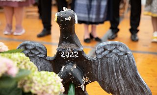 Der Adler hatte beim Königsschießen 2022 ziemlich gelitten. Es dauerte lange, bis er vom Sockel fiel. - Oliver Krato