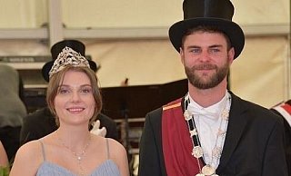 Mara Potthast und Niklas Stadermann bilden zusammen das neue Jungsschützenkönigspaar. - Privat