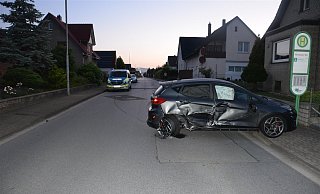 Das Auto musste abgeschleppt werden. - Polizei Herford