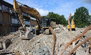 Der Abbruch des nördlichen Teils der Martin-Niemöller-Gesamtschule hat begonnen. - Sylvia Tetmeyer