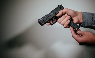 Auch Schreckschusswaffen waren im Einsatz. - dpa