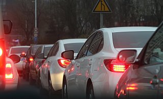 Nach der Reifenpanne eines Lastwagens gibt es auf der A33 bei Paderborn einen rund fünf Kilometer langen Stau. - Pixabay (Symbolfoto)