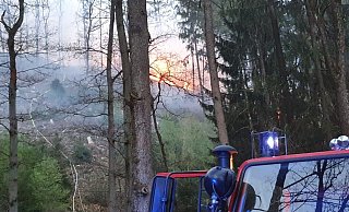 Beim Waldbrand in Essentho mussten einige Fahrzeuge eine zwölf Kilometer lange Schleife über zum Teil schlechte Waldwege fahren. - FW Warburg