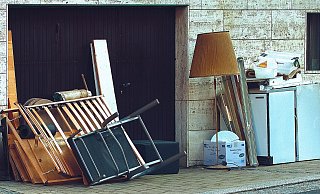 Für die Abholung von Sperrmüll soll die Bande völlig überzogene Preise verlangt haben. (Symbolfoto) - Pixabay