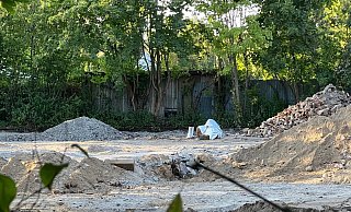 Auf diesem rückwärtig gelegenen Baustellengelände wurde der Blindgänger gefunden. - Paul Brinkmann