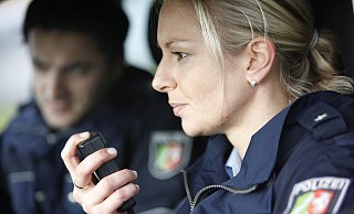 Die Polizei suchte vergeblich nach dem Straßenräuber. - Symbolfoto: Polizei / Jochen Tack