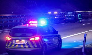 Auf der A2 mussten aufgrund des Wetters mehrfach Rettungskräfte zu Unfällen ausrücken. - dpa