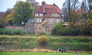Schloss Petershagen wurde um 1306 von Bischof Gottfried von Waldeck als Wasserburg errichtet. - Oliver Plöger