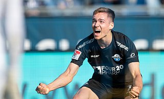 Filip Bilbija ist gut drauf. Der SCP-Stürmer traf zuletzt zwei Spiele in Folge. In Paderborn und unter seinem Trainer Lukas Kwasniok fühlt er sich pudelwohl. - picture alliance/dpa/Swen Pförtner