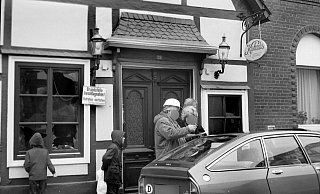 Ein Brand wütete Ende Dezember 1977 in diesem Haus in der Neustadt. Welcher Treffpunkt ist hier zu sehen? - Erich Borowka (NW-Archiv)