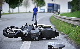 Am Wochenende haben sich gleich zwei Motorradfahrer schwer verletzt. - Symbolfoto: Andreas Frücht