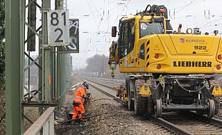Das Gütergleis zur Löhner Straße ist derzeit für die Bauarbeiten gesperrt. Unser Foto zeigt Arbeiten aus Mitte Januar an der Fußgängerunterführung. - Ulf Hanke