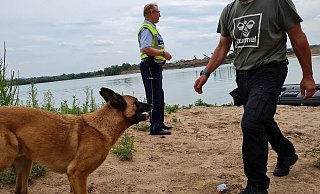 Den Spürhund forderte die Polizei aus Schloss Holte-Stukenbrock an. - Ilja Regier
