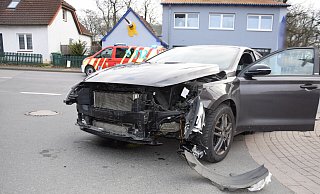 Auf der Fiemerstraße ist es am zweiten Weihnachtstag zu einem Unfall gekommen. Eine 18-Jährige wurde dabei leicht verletzt. - Polizei Herford