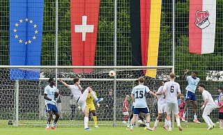 Internationaler Fußball beim traditionellen Pfingstturnier für B-Junioren beim VfL Theesen. - Peter Unger
