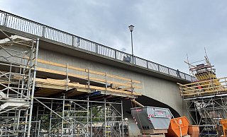 Der Pylon von unten: Das Bauteil wächst und wächst. - Ralf T. Mischer