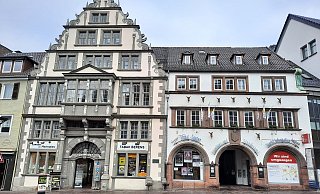 Die denkmalgeschützte Fassade des Heisingschen Hauses und das benachbarte Haus Marienplatz 2a sind Teil des Gesamtprojekts Stadthaus - im Untergrund gab es allerdings eine Überraschung. - Filip Flöhl