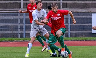 Drei gegen eins: Fichtes Kevin Klass hat freie Bahn. Seine Mitspieler halten einen Rödinghauser Spieler fern. Foto: A. Zobe - Foto: Andreas Zobe/NW