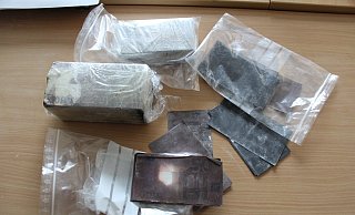 Beweisstücke, die die Polizei in Hildesheim bei der festnahme von Wash-Wash-Betrügern sicherstellte. - Polizei Hildesheim