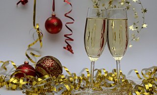 An Silvester haben Paderbornerinnen und Paderborn zahlreiche Möglichkeit, um ins neue Jahr zu feiern. - Symbolbild/Pixabay