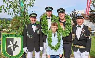 Gekrönte große und kleine Könige in Bruchhausen. - Schützen