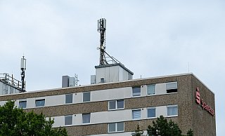 Auf dem Dach des Einkaufszentrums - genauer gesagt an der Schneidemühler Straße 2 - ging am 30. Juni 1992 der erste Bielefelder Mobilfunkmast in Betrieb. - Andreas Zobe