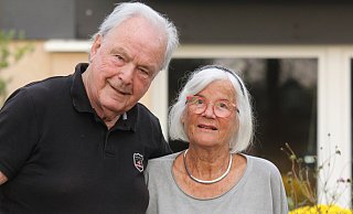 Horst und Heide Geldmacher sind fit im Internet, wurden zur Buchung einer Bahnfahrt aber von einer Hotline der Deutschen Bahn ins DB-Reisezentrum Bad Oeynhausen geschickt - und bekamen kein Bahnticket nach Frankreich. - Ulf Hanke