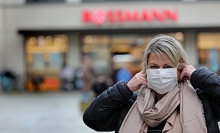 Die strengen Corona-Maßnahmen laufen am Samstag aus - unter anderem gilt die Maskenpflicht dann nur noch in wenigen Bereichen. - Frank-Michael Kiel-Steinkamp
