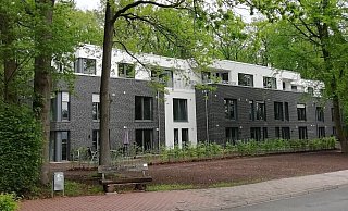 Sehr gut eingebunden ist das neue Jugendhilfe-Haus in die Parklandschaft zwischen Thomaskriche und Biberteich. - Karsten Schulz
