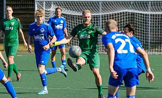 Dornbergs Lennart Versick (am Ball) erzielte das zwischenzeitliche 2:0 für seinen TuS gegen den VfB Schloß Holte. - Andreas Zobe