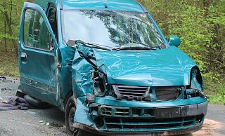 Der Renault wurde abgeschleppt. - Polizei Minden-Lübbecke