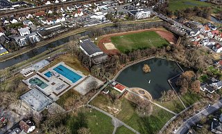 Das Else-Stadion (oben) wird es so bald nicht mehr geben. Dort entstehen verschiedene Fitness-Anlagen, Wege und auch eine Laufbahn. - Gerald Dunkel