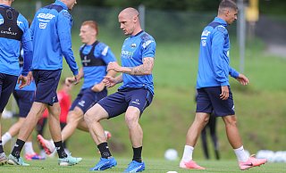 Sven Michel (M.) ist zurück. Der SCP-Rückkehrer absolvierte am Sonntag beim Trainingslager in Tirol seine erste Einheit bei seinem neuen alten Klub. - Oliver Krato