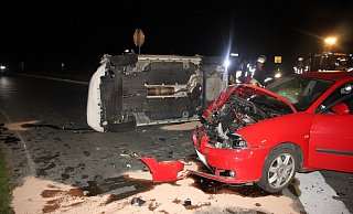 Beide Fahrzeuge wurden bei dem Unfall in Steinheim völlig zerstört und sichergestellt. - Polizei Höxter