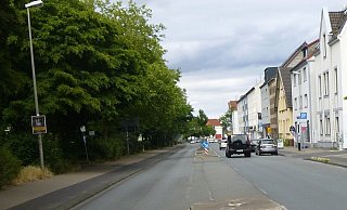 Auf dem leeren Sockel stand das Verkehrsschild. - Polizei Bielefeld