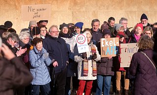 Die Demonstranten sorgen am Donnerstag in Gütersloh für Aufsehen.