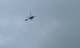 Der Polizeihubschrauber flog gegen 9 Uhr über Minden. - Patrick Schwemling