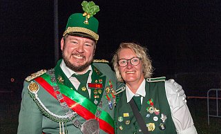 Das neue Königspaar in Paderborn-Sande sind Gregor Böddeker und Michaela Kneuper. - St.-Hubertus-Schützenbruderschaft