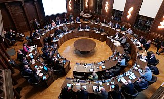 Im historischen Ratssaal des Rathauses tagt regelmäßig der Stadtrat, ab sofort mit einer Fraktion weniger. - Stadt Herford (Felix Neef)