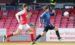 Angriffslust: Christian Will, hier beim 2:0-Sieg bei Fortuna Köln, will in den verbleibenden acht Saisonspielen des SC Wiedenbrück weitere Argumente für eine Vertragsverlängerung beim Regionalligisten vortragen. - Daniel Bremehr