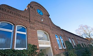 Der Firmensitz von Arnold André in Bünde. - Arnold André