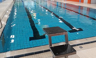 Wenn der Neubau der Förderschulen in Borchen ensteht, dann soll auch ein Lehrschwimmbecken geplant sein. Die FDP könnte sich auch ein größeres Hallenbad vorstellen. - DLRG
