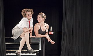 Das Duo Luna-tic tritt am Samstag und Sonntag ab 21.30 Uhr auf und zeigt ein Klavierakrobatikliederkabarett. - Nelli Roriguez