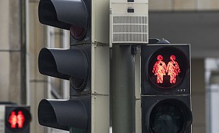 Am Übergang Bahnhofstraße/Feilenstraße gibt es die queeren Ampelpärchen schon. - © Jörg Dieckmann -www.dieckmann-fotodesign.de