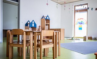 System am Anschlag: Viele Kitas reduzieren bereits ihre Öffnungszeiten, die Gruppen sind zu groß, die Betreuungsschlüssel weit jenseits dessen, was empfohlen wird. Experten warnen vor den Auswirkungen für die nächsten Jahre. - picture alliance / GES/Markus Gilliar