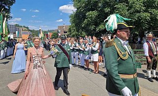 Königin Nadine Husemann und ihr Prinzgemahl Maximilian Knickelmann im Mittelpunkt. - Archivfoto: Katharina Maria Grote
