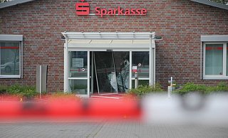 Kriminelle haben einen Geldautomaten der Sparkasse in Rödinghausen gesprengt. - Florian Weyand