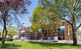 Im Frühjahr 2023 sollen die 24 öffentlich geförderten Wohnungen an der Siebenbürger Straße 38 fertiggestellt sein. Mehr als 21 Millionen Euro hat die Freie Scholle im Vorjahr investiert, davon 8,9 Millionen in Neubaumaßnahmen. - Freie Scholle